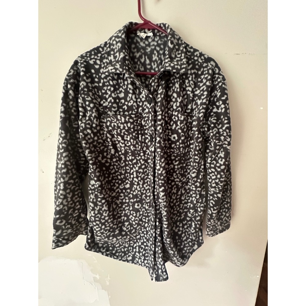 Maurices Womens XS Grey Leopard Print Fleece Shacket Button Front Shirt Jacket